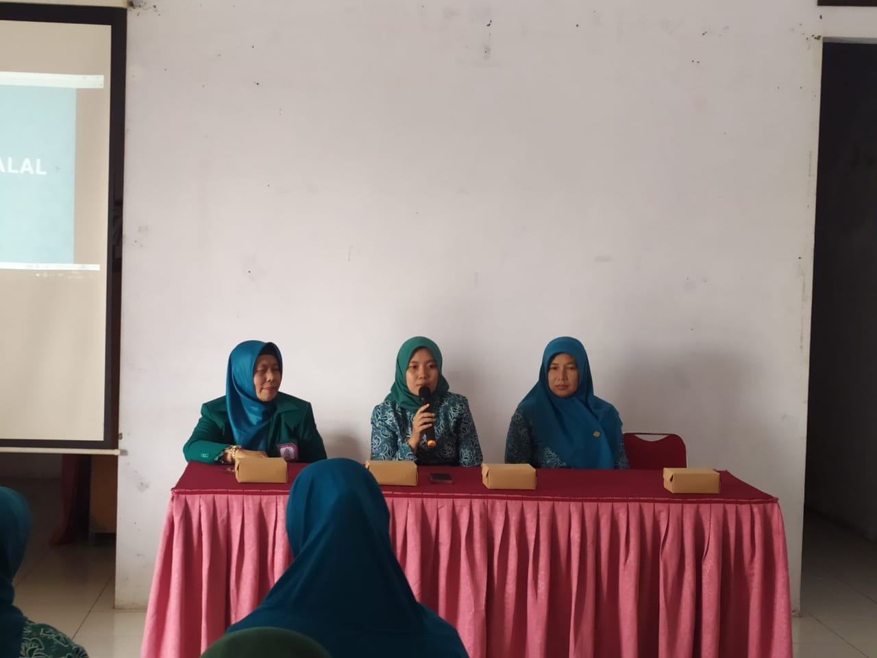 SOSIALISASI PRODUK DAN SERTIFIKAT HALAL